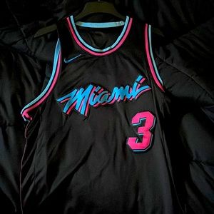 Miami Heat D-Wade jersey. Miami vice men size L